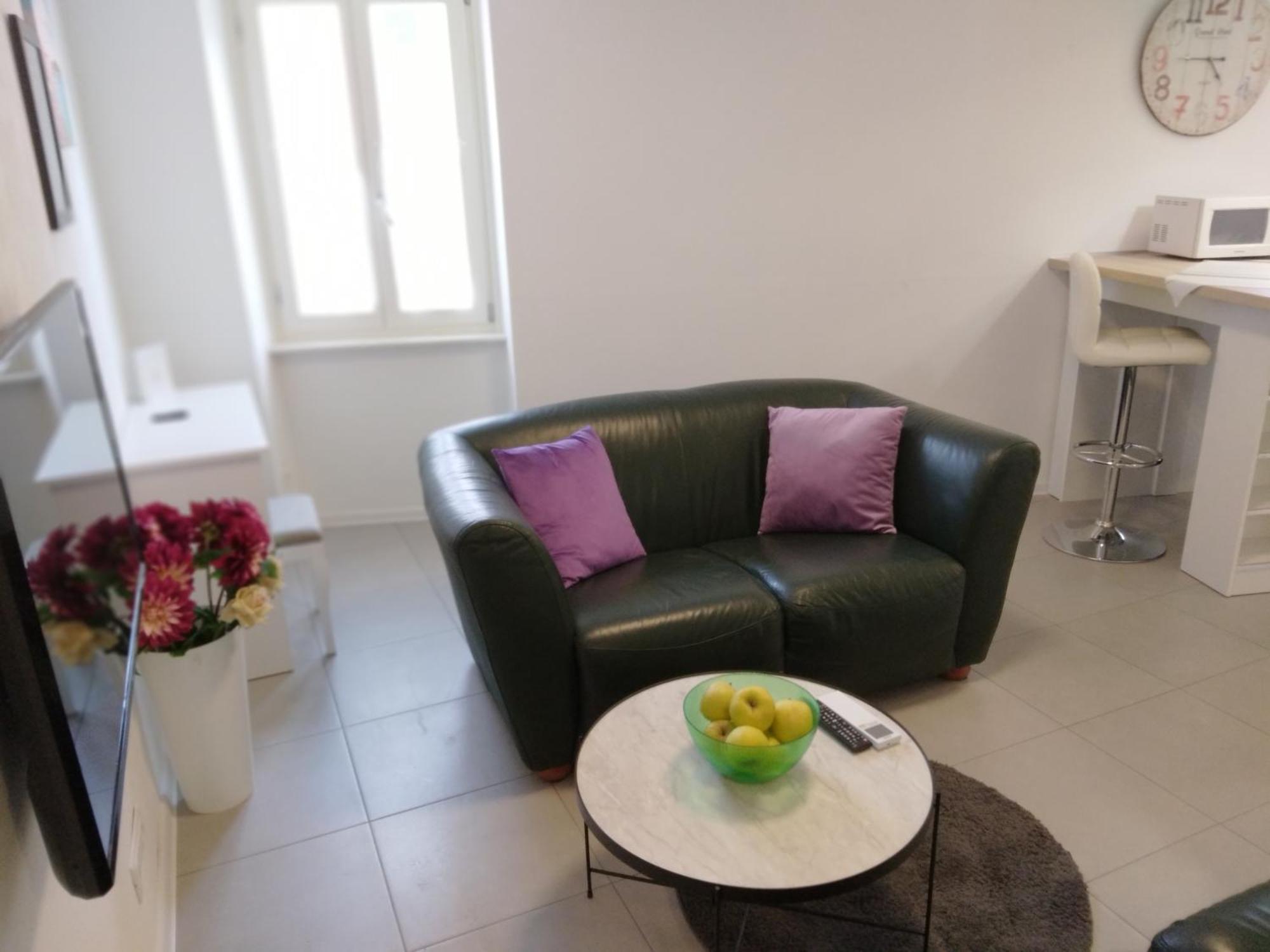 Crystal Deluxe Apartment โรวีน ภายนอก รูปภาพ