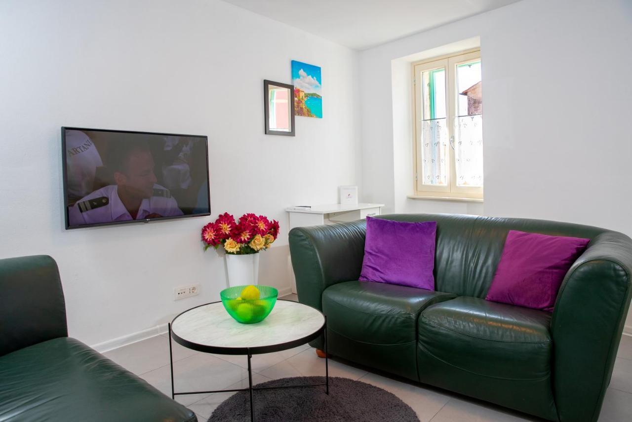 Crystal Deluxe Apartment โรวีน ภายนอก รูปภาพ