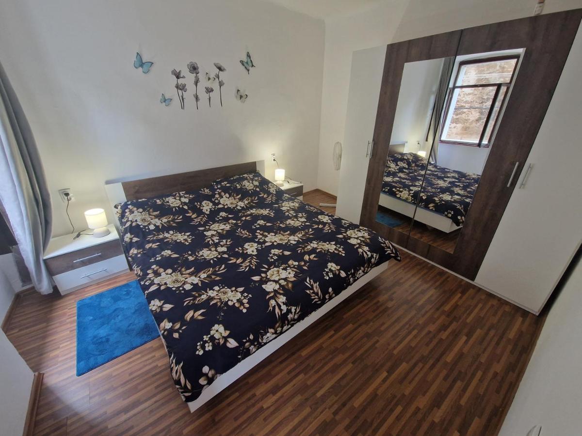 Crystal Deluxe Apartment โรวีน ภายนอก รูปภาพ