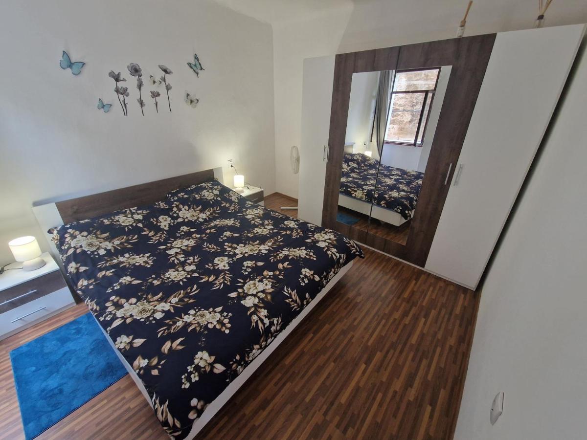 Crystal Deluxe Apartment โรวีน ภายนอก รูปภาพ