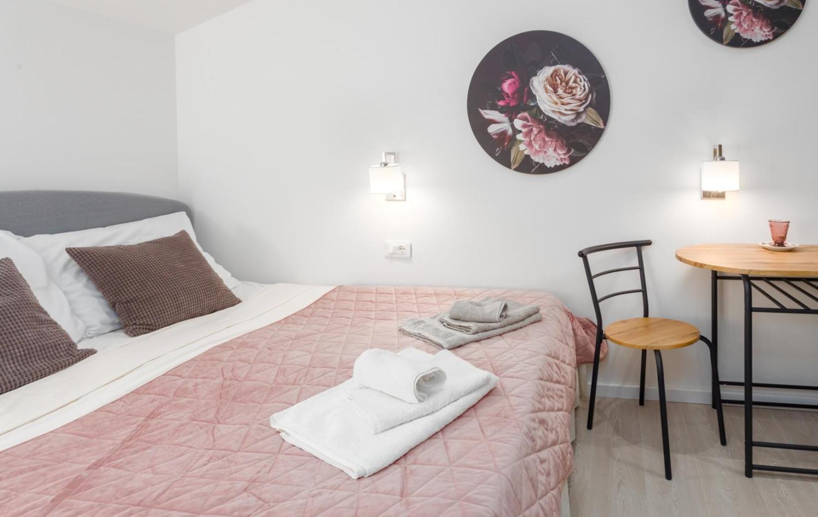 Crystal Deluxe Apartment โรวีน ภายนอก รูปภาพ