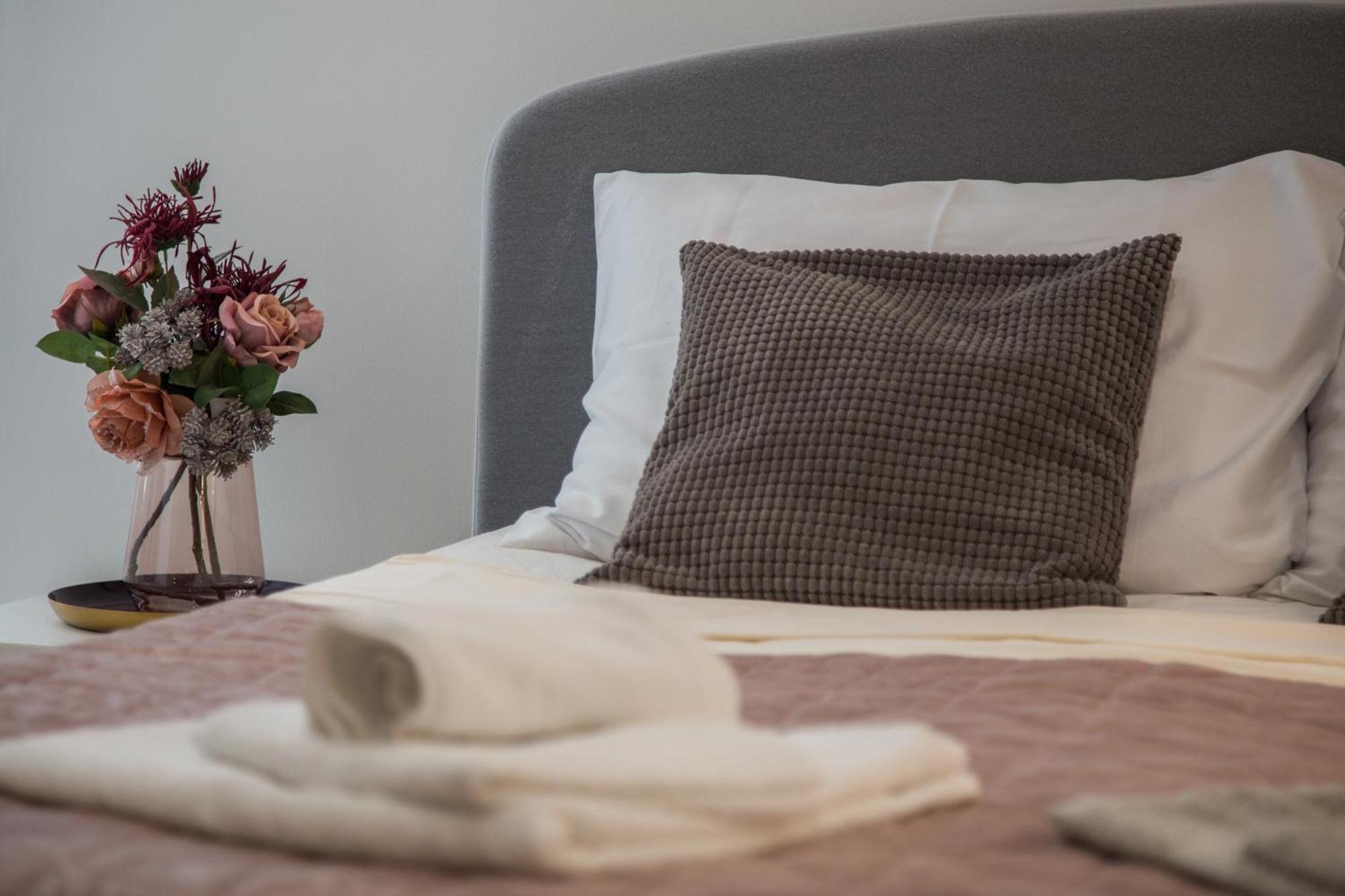 Crystal Deluxe Apartment โรวีน ภายนอก รูปภาพ
